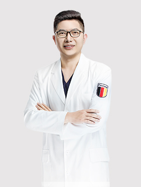 茀莱堡口腔医院严晓东医生